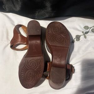 Born Tan Leather Women Sandals
